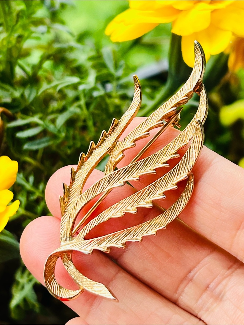Vintage Sarah Coventry Gold-Tone Leaf Brooch